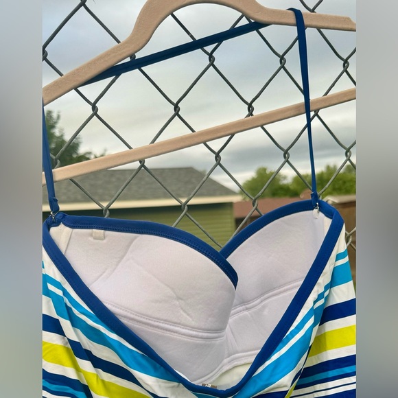 Tommy Bahama Swim Top - Beautiful stripes - Very flattering. XL - Full Bra - Picture 2 of 6